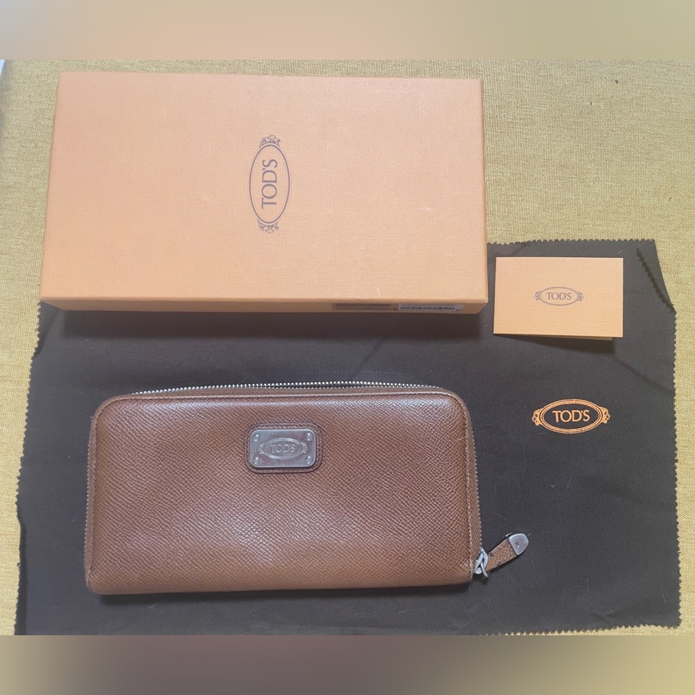 Authentic Tod’s Litchi Grain Women’s Long Wallet in Brown Leather